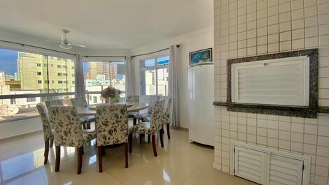Large apartment in front of the sea in paradise !!