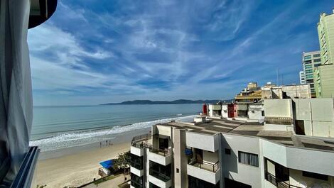 Large apartment in front of the sea in paradise !!