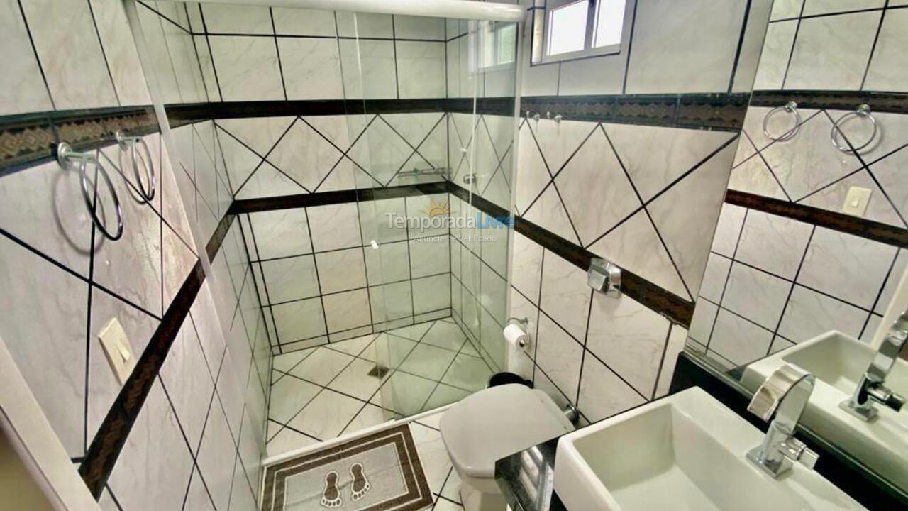 Casa para aluguel de temporada em Itapema (Estreito)