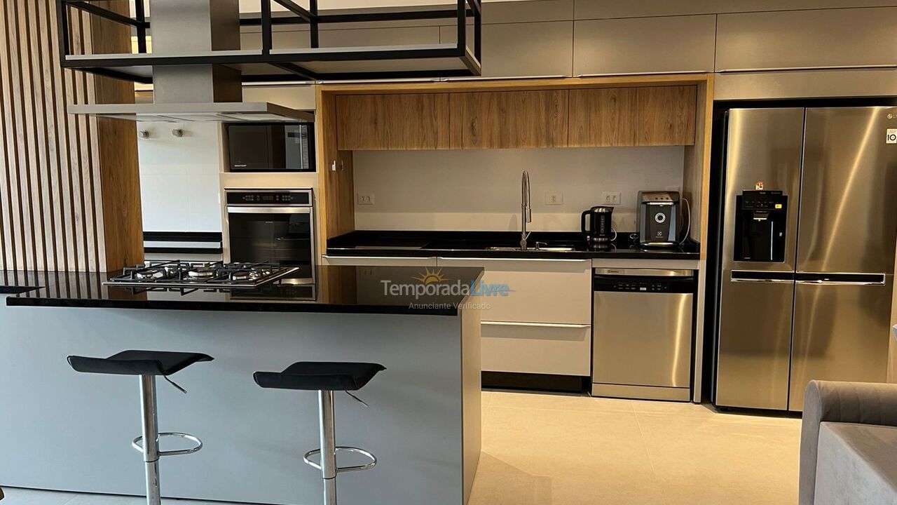 Apartamento para aluguel de temporada em Florianópolis (Jurere Tradicional)