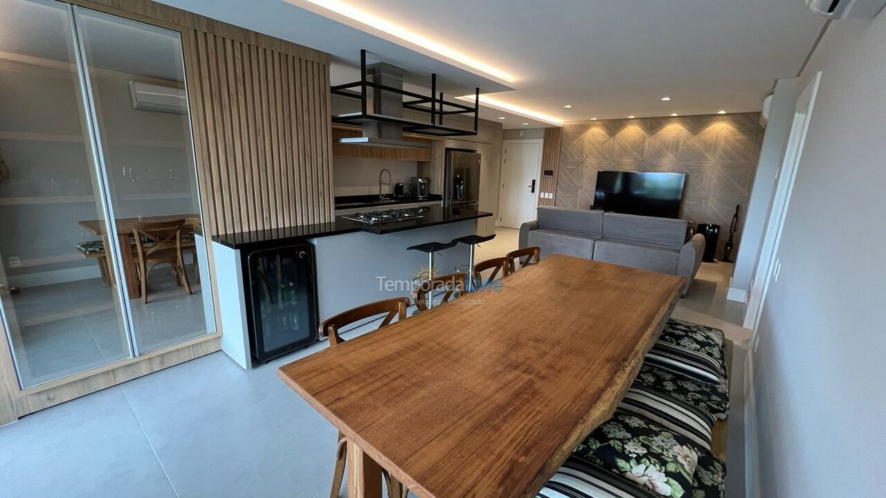 Apartamento para aluguel de temporada em Florianópolis (Jurere Tradicional)