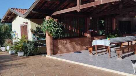 Cómoda casa para descansar en medio de la naturaleza