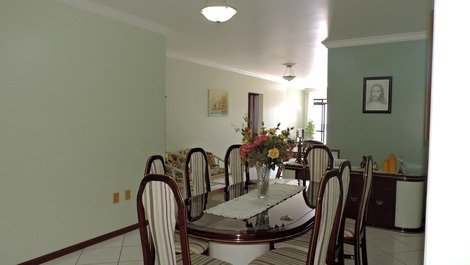 Apartment with 4 bedrooms on the beach of Bombas Bombinhas SC