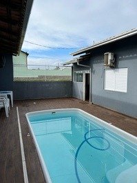 Excelente casa com piscina, AC em 3 quartos e na sala, 70m do mar