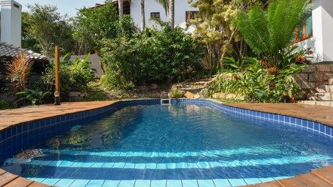 Beautiful House with Pool in Condominium in Porto da Lagoa