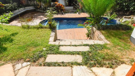 Beautiful House with Pool in Condominium in Porto da Lagoa