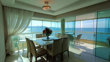 LUXURIOUS SEA FRONT AP WITH 4 BEDROOMS 2 SUITES