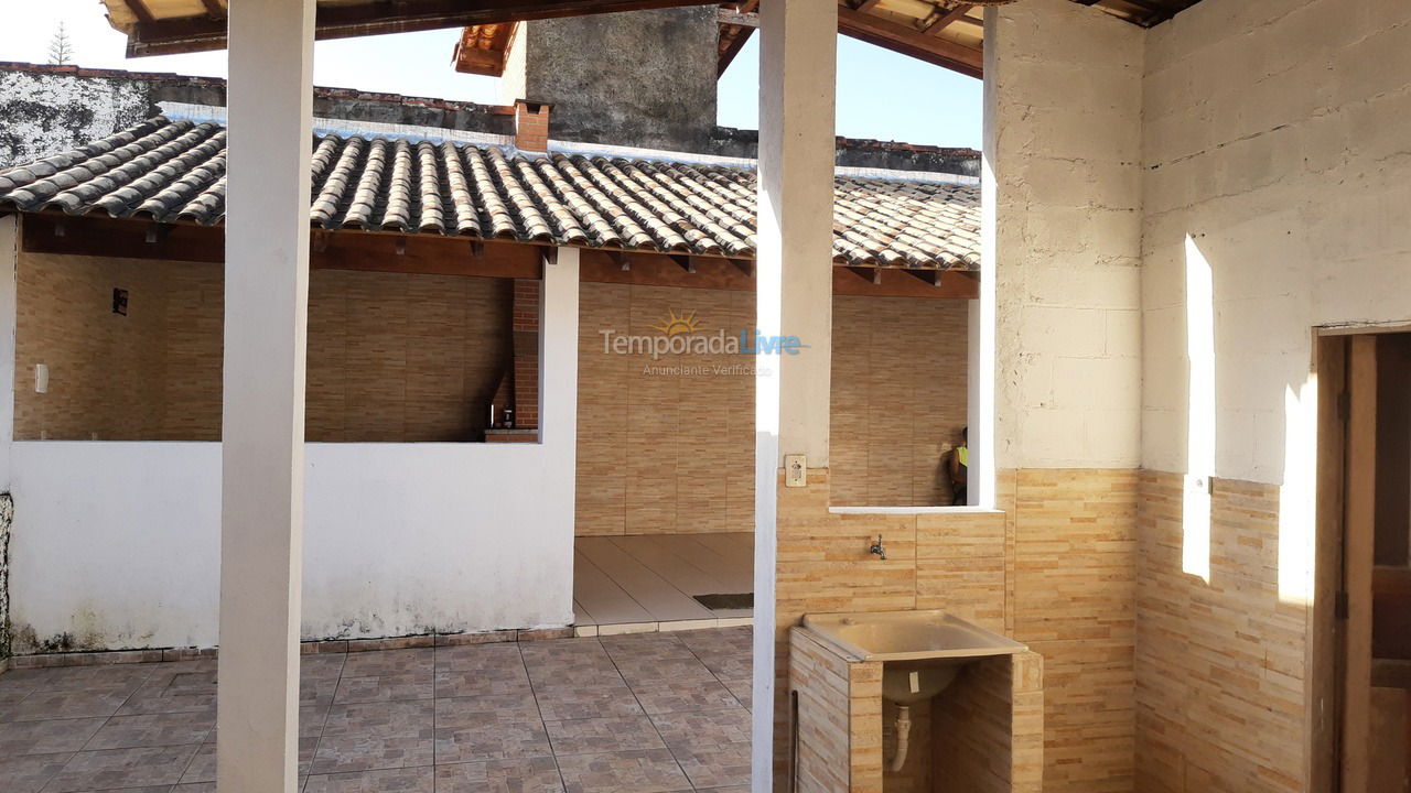 Casa para aluguel de temporada em Ubatuba (Praia das Toninhas)