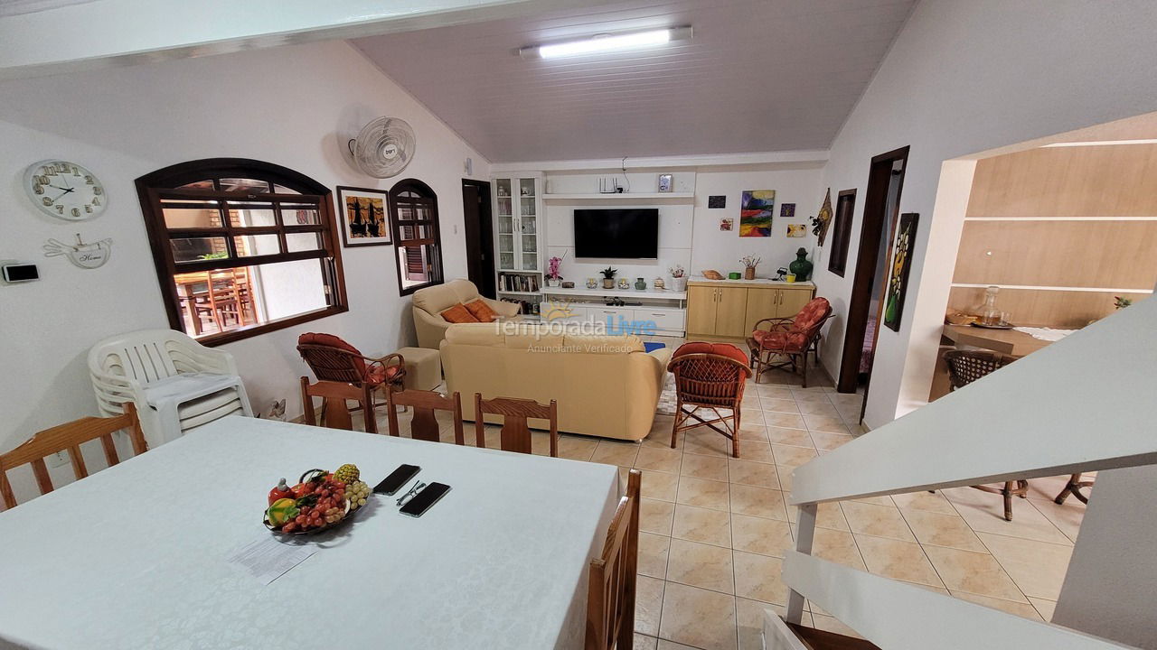 Casa para aluguel de temporada em Bombinhas (Praia de Bombas)