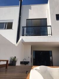Casa nueva de 4 recámaras a 400mts de la playa de Novo Campeche