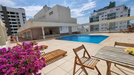 Flat with Pool Area and Side View to the Sea.