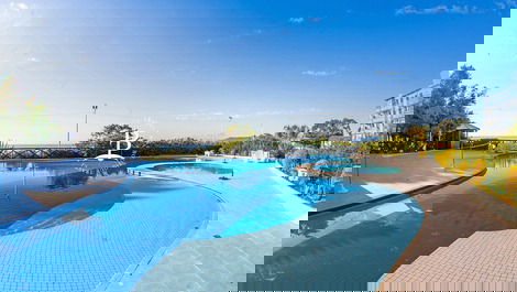 Residential by the sea with pool and restaurant! Canasvieiras