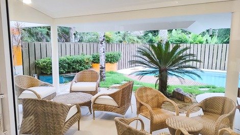 House with 8 suites in Riviera S Lourenço, close to the shopping beach