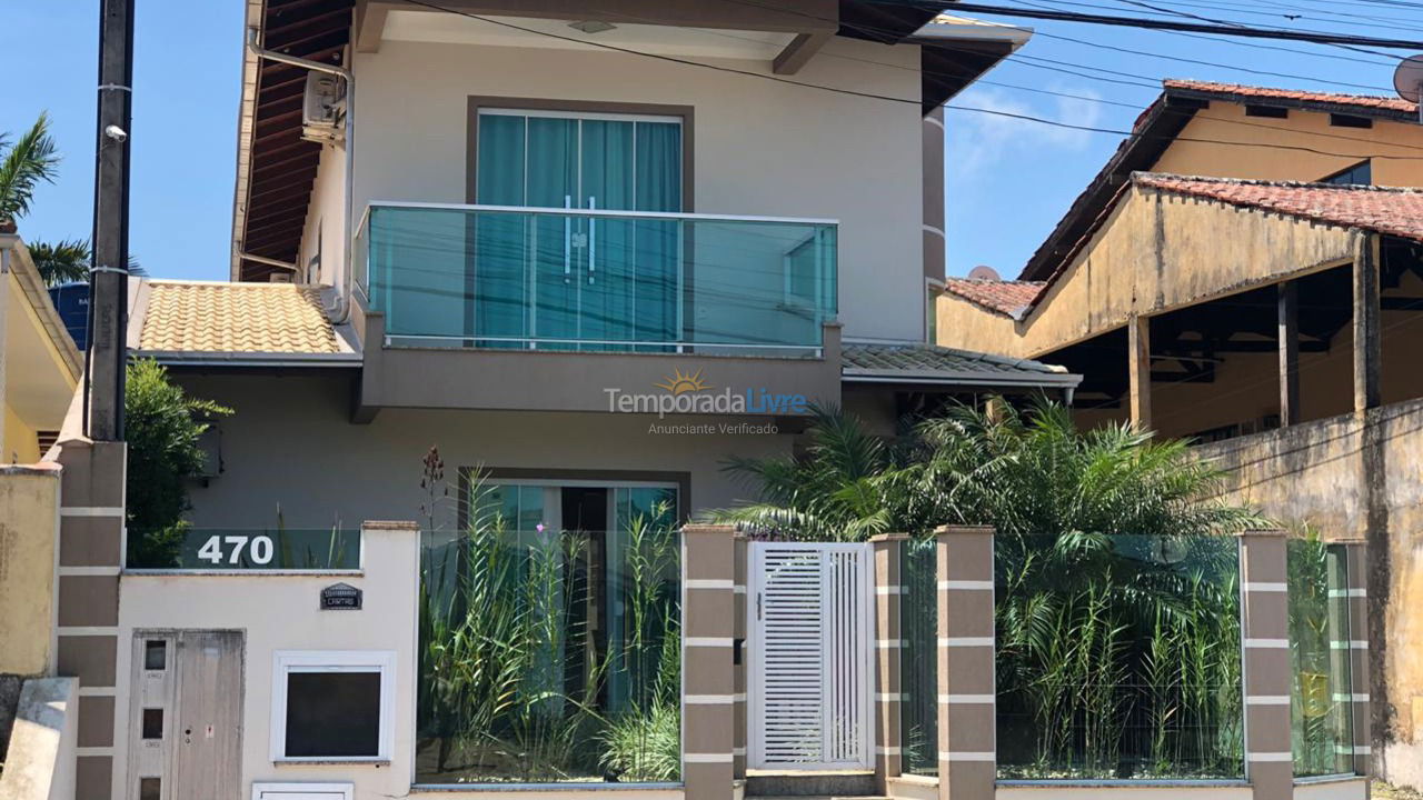 Casa para aluguel de temporada em Bombinhas (Praia de Zimbros)