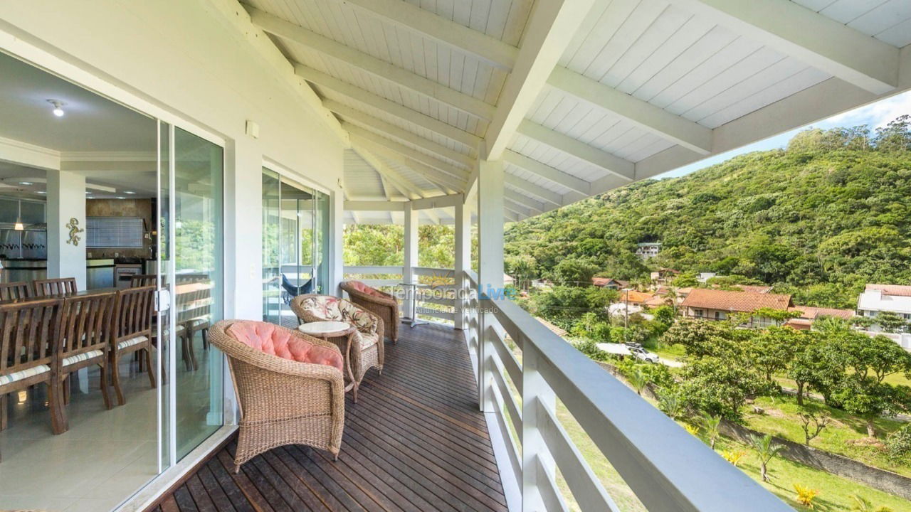 Casa para aluguel de temporada em Bombinhas (Praia de Zimbros)