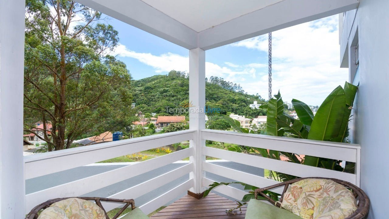 Casa para aluguel de temporada em Bombinhas (Praia de Zimbros)