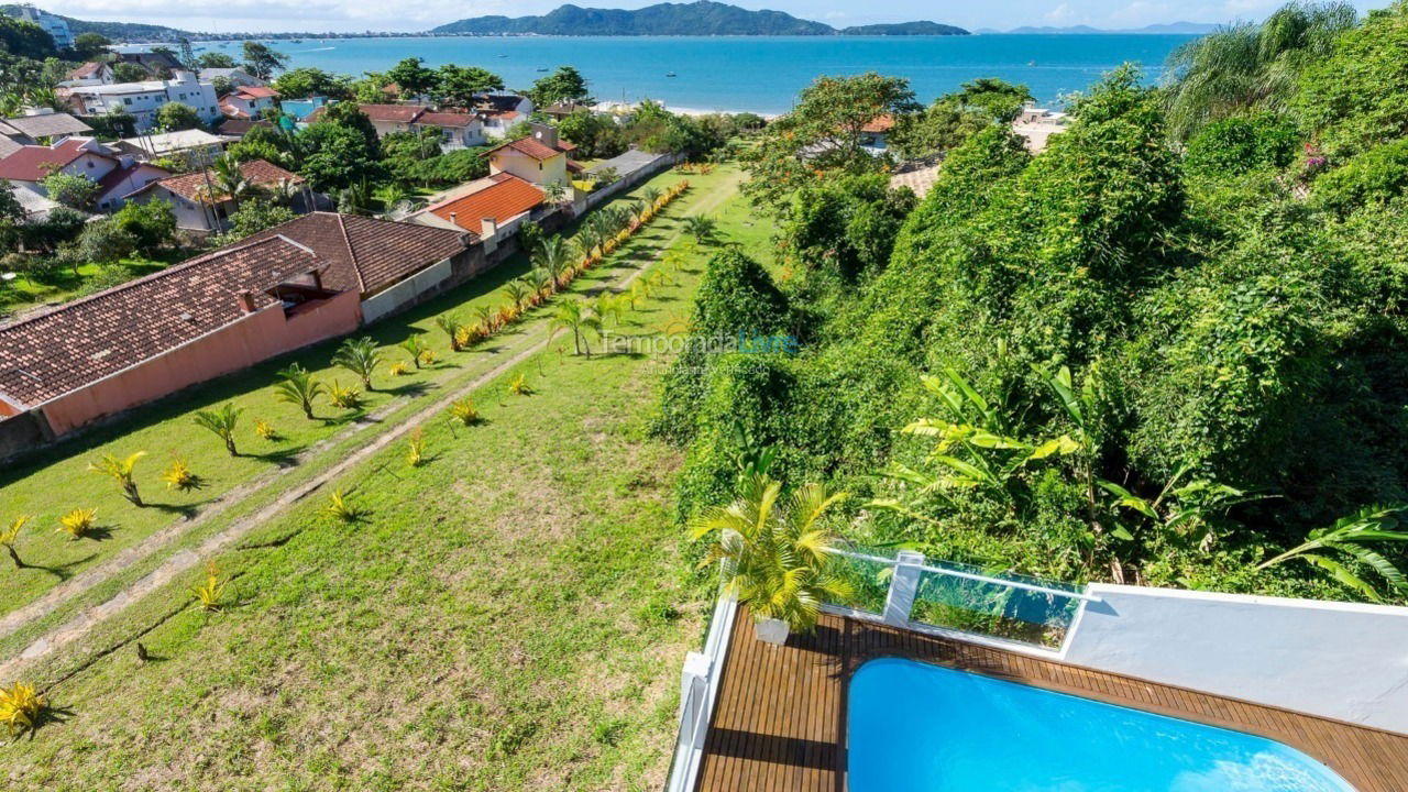 Casa para aluguel de temporada em Bombinhas (Praia de Zimbros)