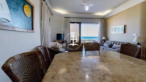 Unique triplex with sea front view, sea front and pool on the beach!