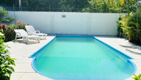 House with 4 bedrooms, swimming pool 700m from the beach