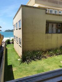 Apartment in front of the sea