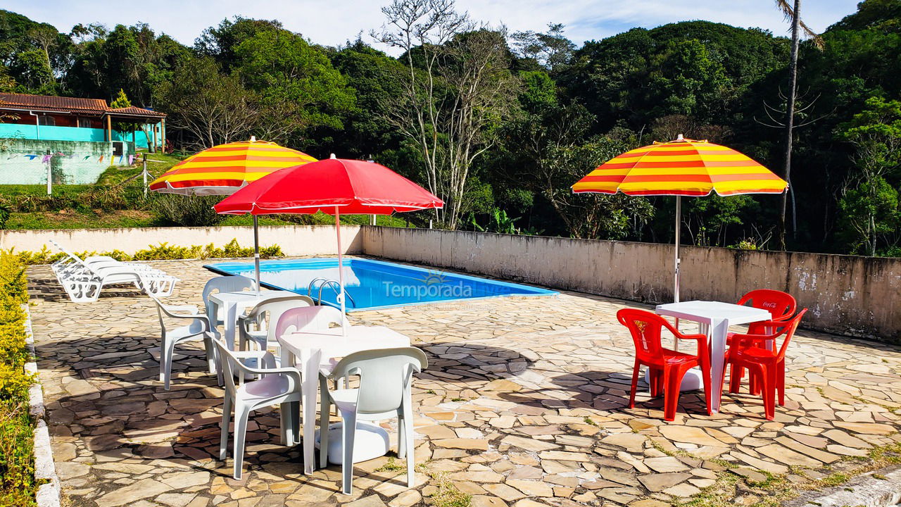 House for vacation rental in Juquitiba (Chácara Com Wifi Jogos E Churrasqueira Coberta)