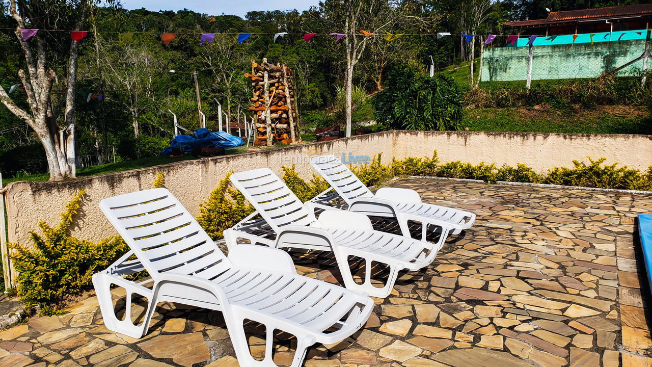 Casa para alquiler de vacaciones em Juquitiba (Chácara Com Wifi Jogos E Churrasqueira Coberta)