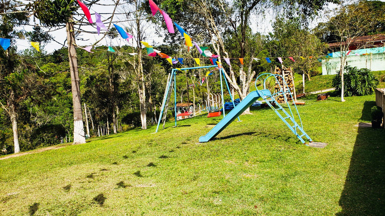 Casa para alquiler de vacaciones em Juquitiba (Chácara Com Wifi Jogos E Churrasqueira Coberta)