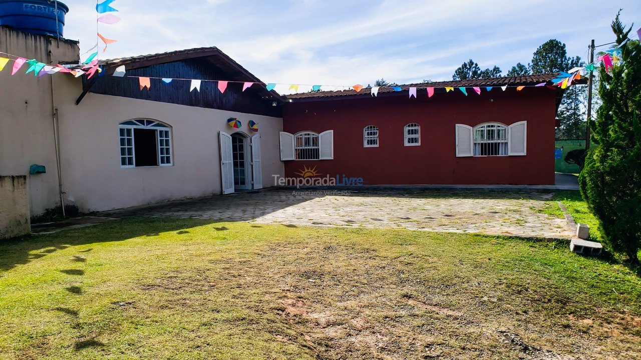 House for vacation rental in Juquitiba (Chácara Com Wifi Jogos E Churrasqueira Coberta)