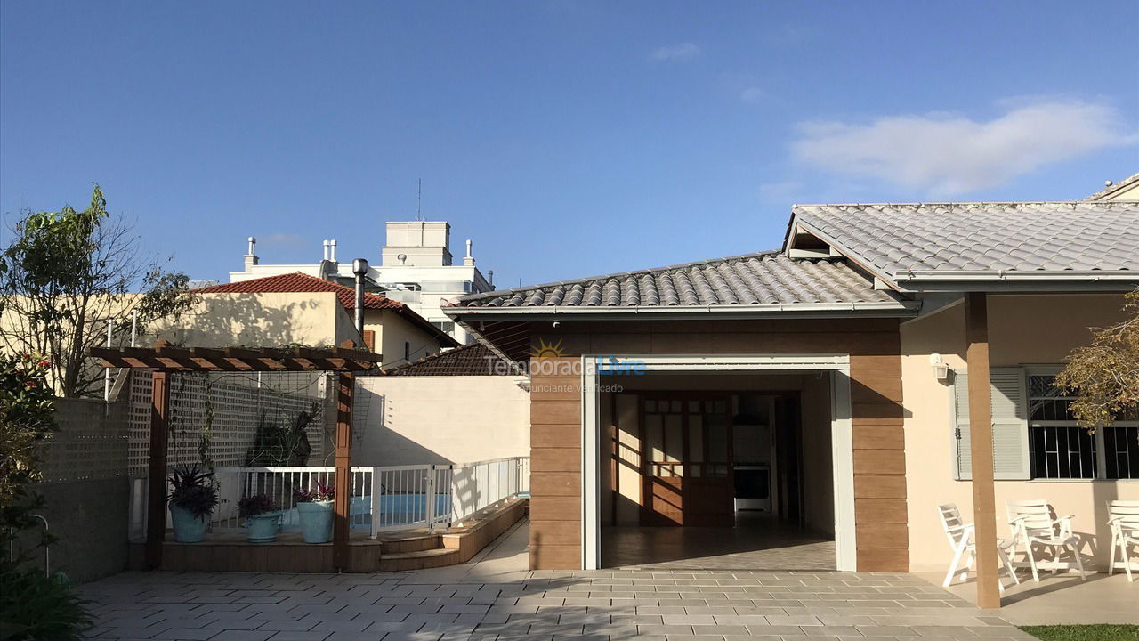 Casa para aluguel de temporada em Florianopolis (Canasvieiras)