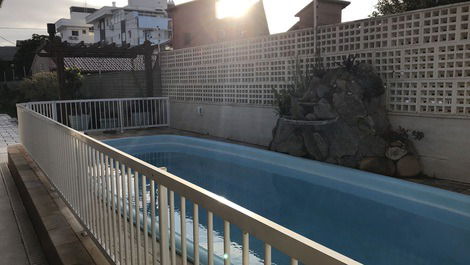 Linda casa perto da praia com piscina - Canasvieiras