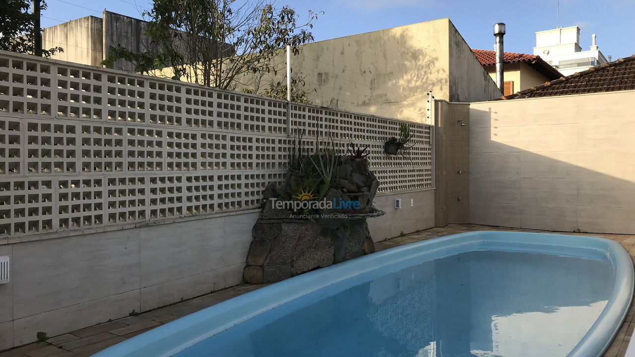 Casa para aluguel de temporada em Florianopolis (Canasvieiras)