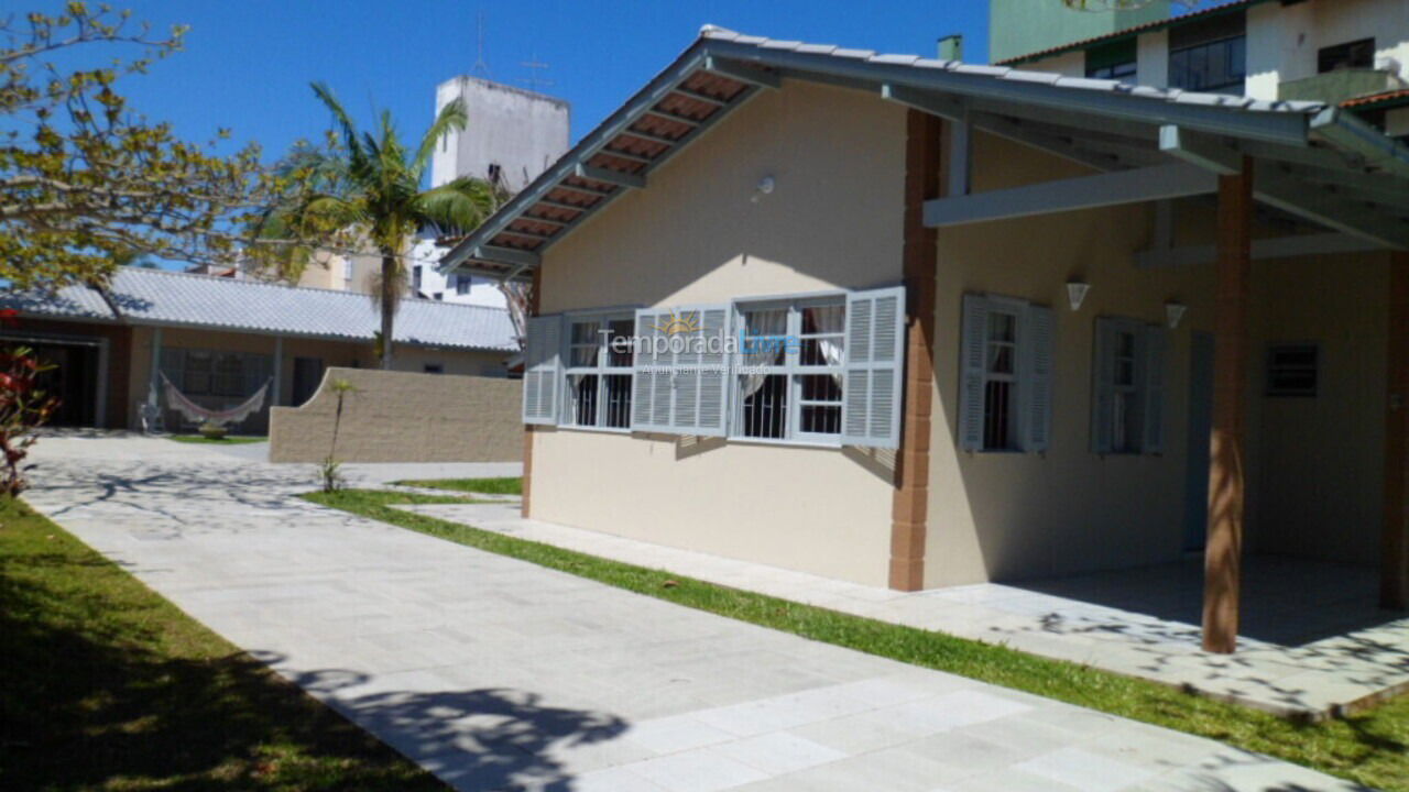 Casa para aluguel de temporada em Florianopolis (Canasvieiras)