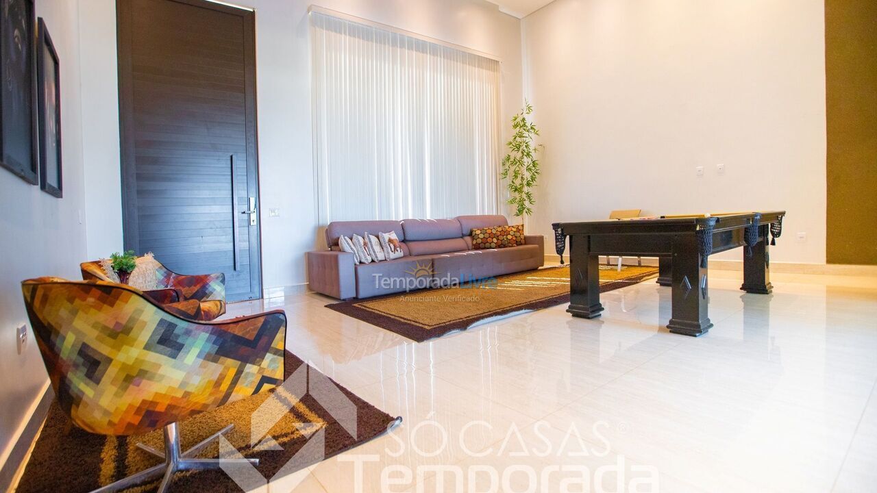 Casa para aluguel de temporada em Caldas Novas (Condomínio Marina Di Caldas)
