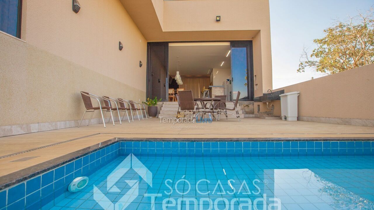 Casa para aluguel de temporada em Caldas Novas (Condomínio Marina Di Caldas)