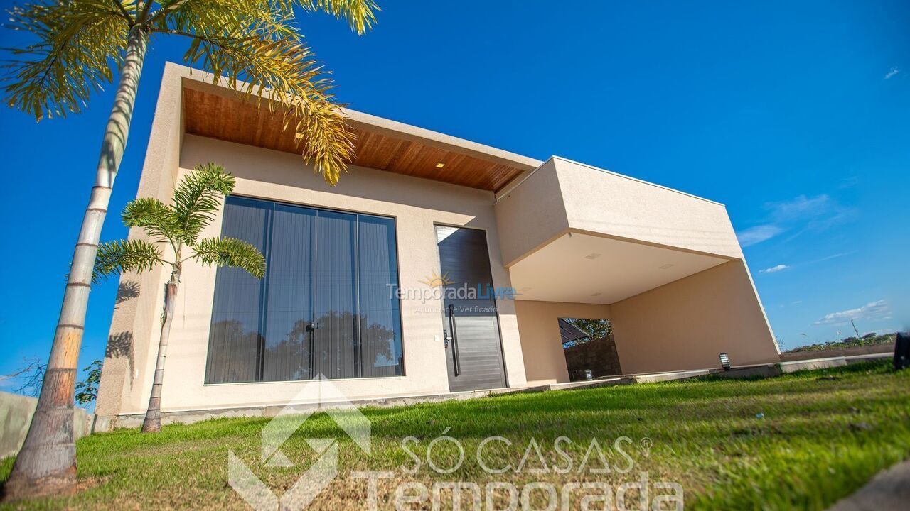 Casa para aluguel de temporada em Caldas Novas (Condomínio Marina Di Caldas)