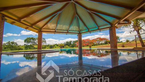 Recanto no campo, piscina com bar molhado e wi-fi
