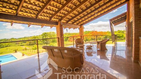 Recanto no campo, piscina com bar molhado e wi-fi