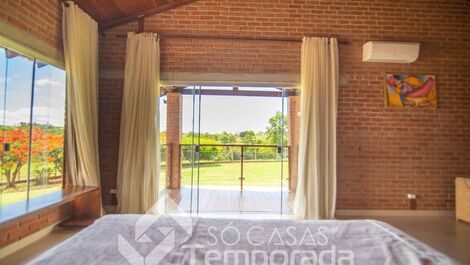 Recanto no campo, piscina com bar molhado e wi-fi