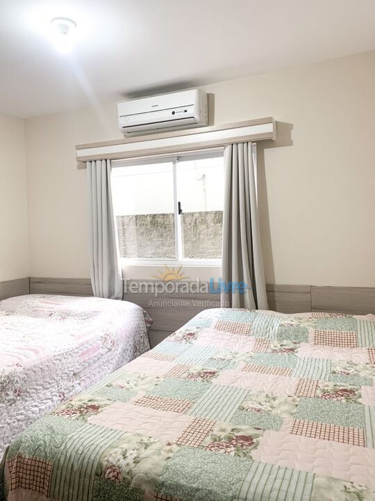 Apartment for vacation rental in Bombinhas (Praia de Bombinhas)