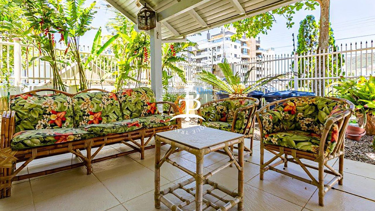 Casa para aluguel de temporada em Governador Celso Ramos (Praia de Palmas)