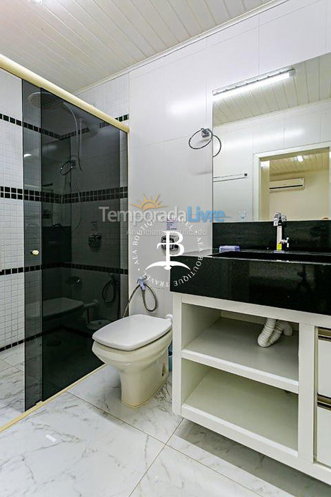 Casa para aluguel de temporada em Governador Celso Ramos (Praia de Palmas)