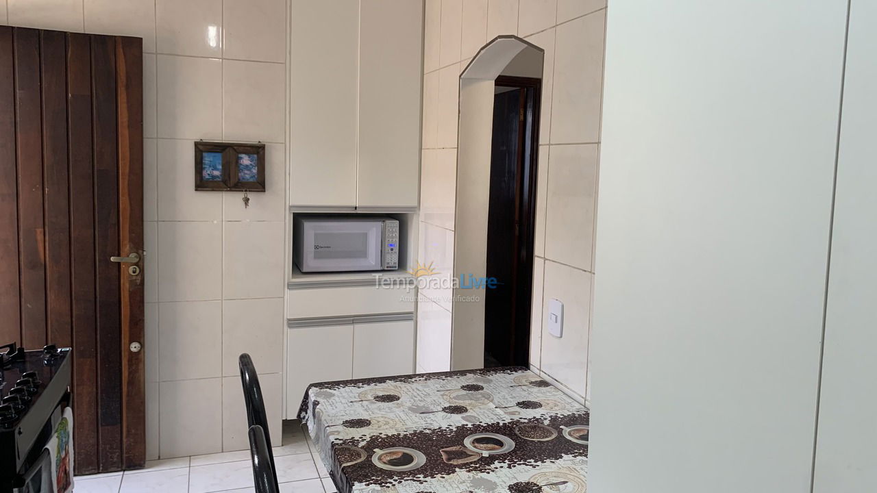 Casa para aluguel de temporada em Guarujá (Jardim Virgínia)