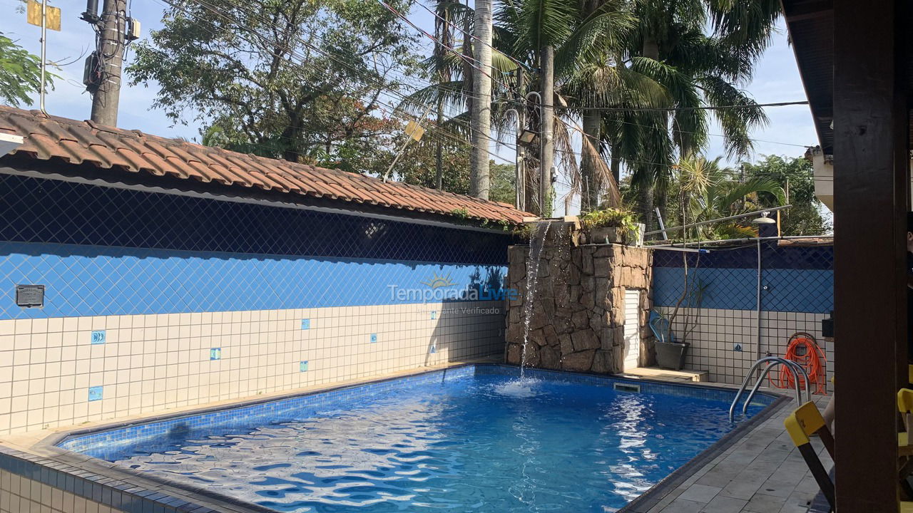 Casa para aluguel de temporada em Guarujá (Jardim Virgínia)