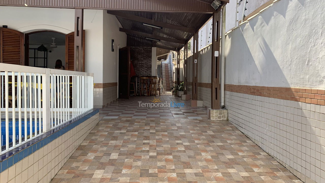 Casa para aluguel de temporada em Guarujá (Jardim Virgínia)