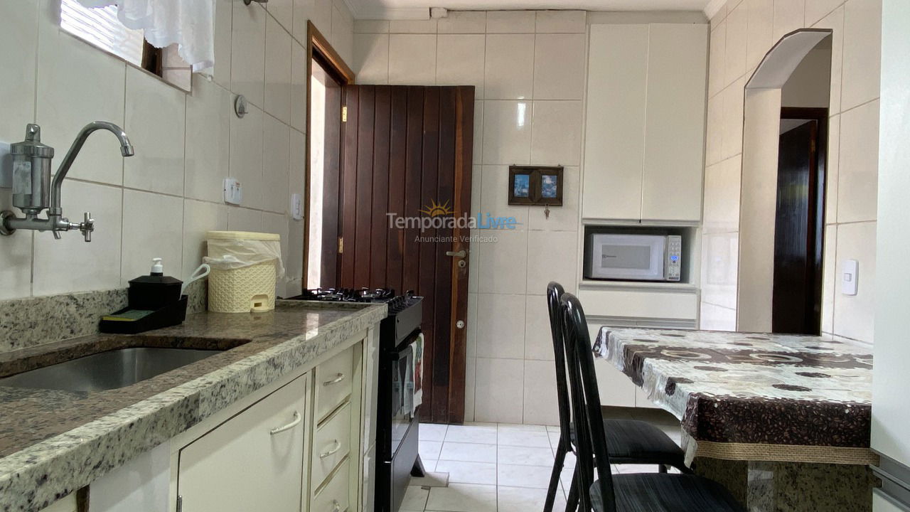 Casa para aluguel de temporada em Guarujá (Jardim Virgínia)