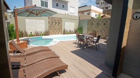 Residential with heated pool in Bombinhas Center! offer