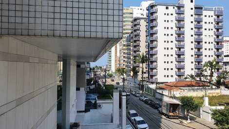 Apartamento localizado a 150 metros da praia na rua do Carrefour