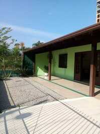 HOUSE WITH 3 BEDROOMS IN BALNEÁRIO PEREQUÊ PORTO BELO