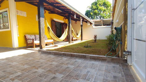 CASA ACONCHEGANTE -PISCINA AQUECIDA EM BERTIOGA,INDAIA 600 mt.