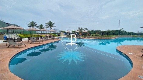Top condominium by the sea, tennis court and swimming pool in Praia Brava!